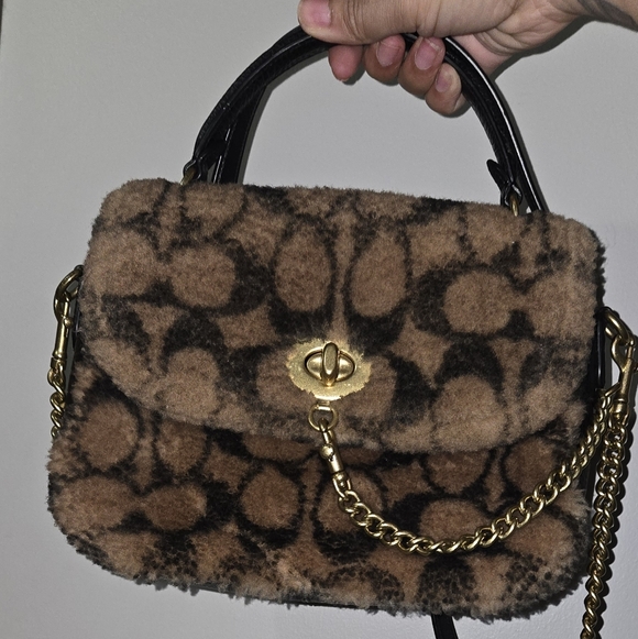 COACH X JENNIFER LOPEZ MARLIE TOP HANDLE SATCHEL IN SIGNATURE SHEARLING - Picture 2 of 4